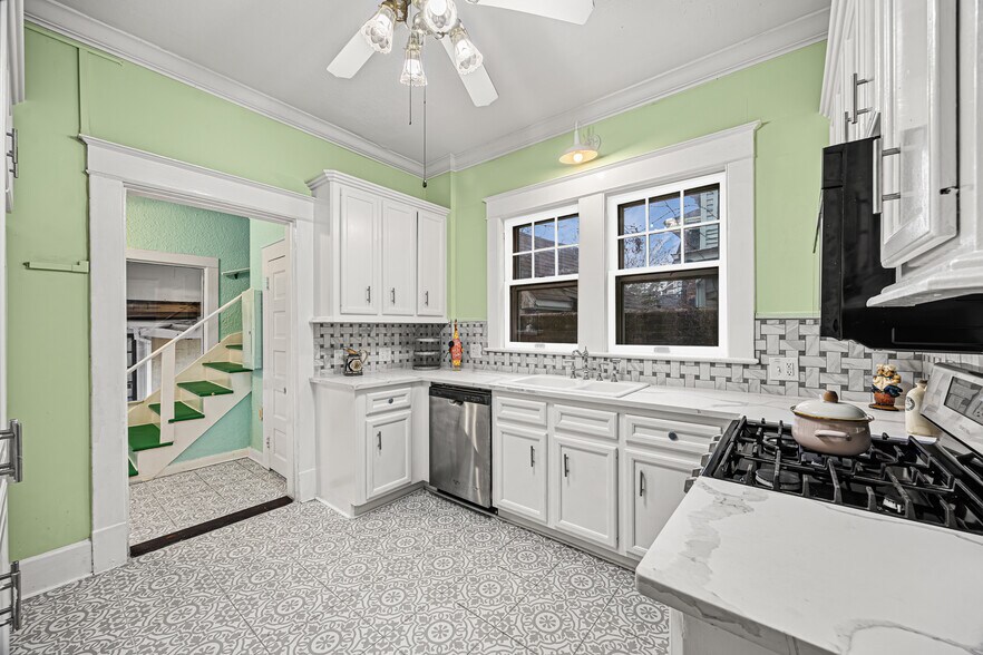 More Photos Of 1723 25th St, Galveston Hospitality For Sale