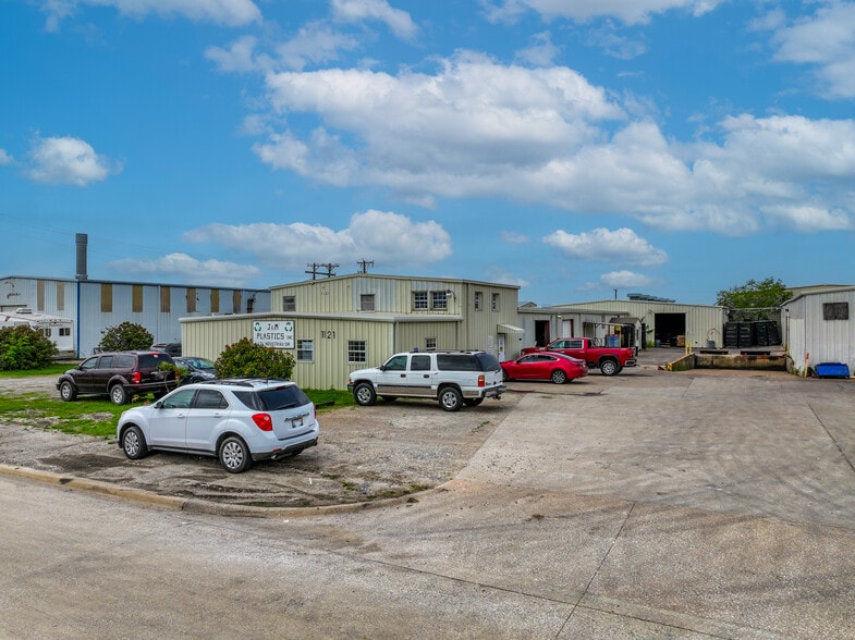 More Photos Of 1121-1201 Industrial Dr, Royse City Manufacturing For Sale