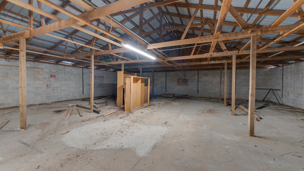 More Photos Of 510 N Walker St, Quitman Light Manufacturing For Lease