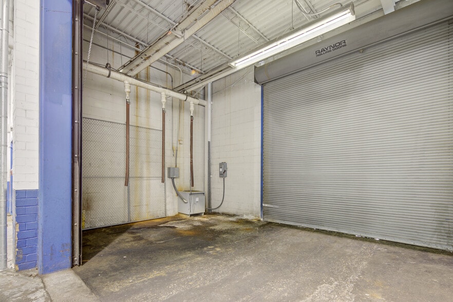 More Photos Of 3036 Gillespie St, Fayetteville Manufacturing For Lease