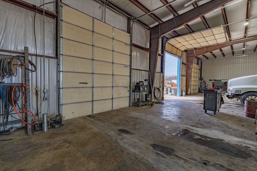 More Photos Of 4610 E Highway 199, Springtown General Retail For Sale