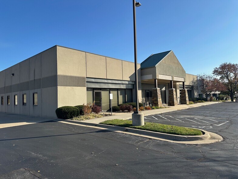 More Photos Of 12603 Hemlock St, Overland Park Light Distribution For Lease