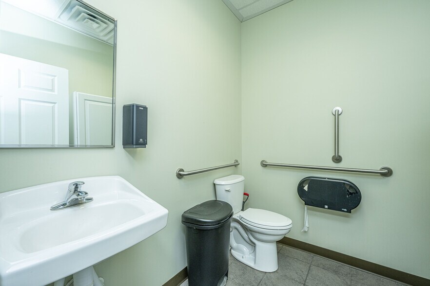 More Photos Of 901 Old Trolley Rd, Summerville Medical For Lease