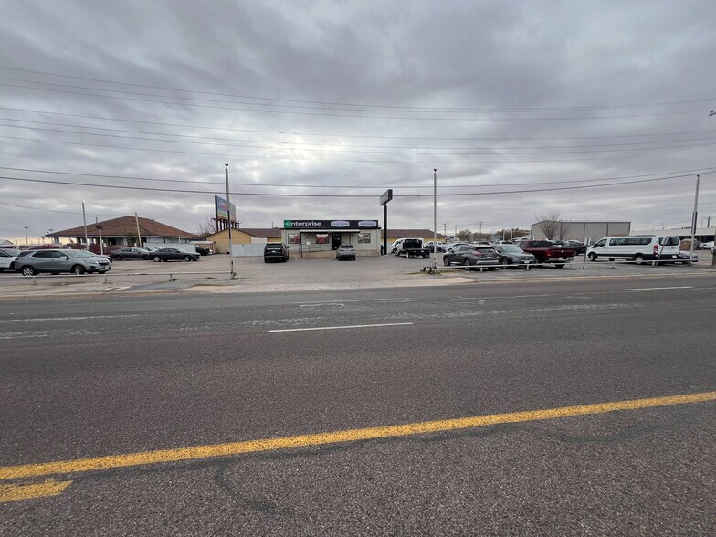 More Photos Of 2604 E 8th St, Odessa Freestanding For Sale