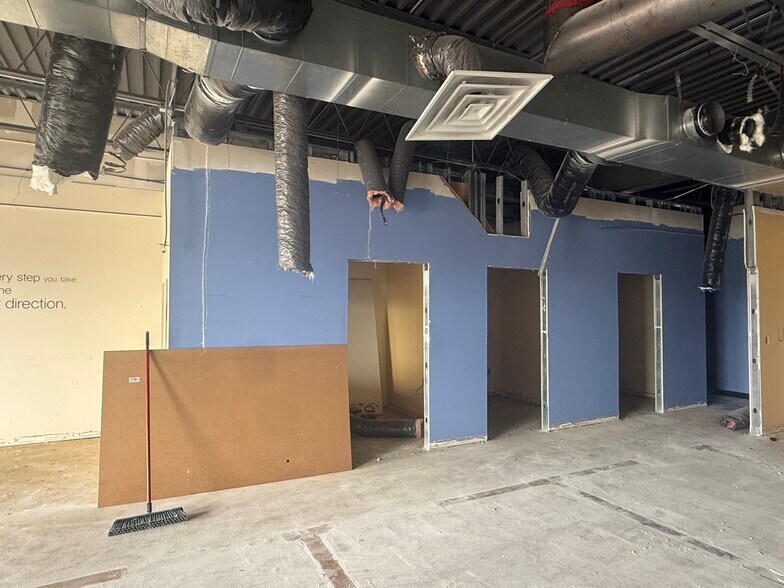 More Photos Of 4840 Asbury Rd, Dubuque Storefront Retail Office For Lease