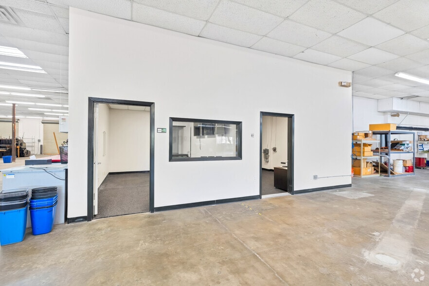 More Photos Of 2748-2758 Bingle Rd, Houston Unknown For Lease