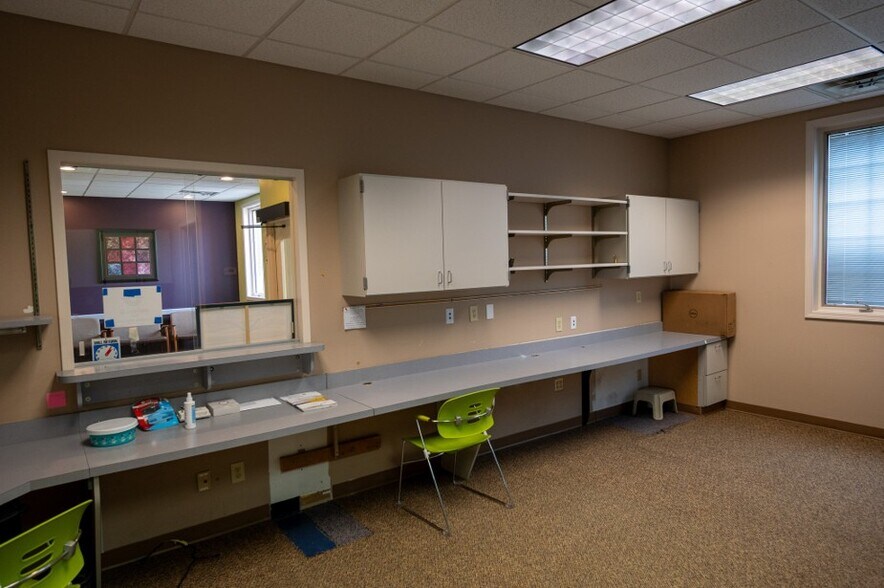 More Photos Of 639 S Walker St, Bloomington Office For Sale