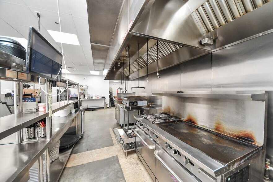More Photos Of 30625 Kingsland Blvd, Brookshire Storefront For Sale