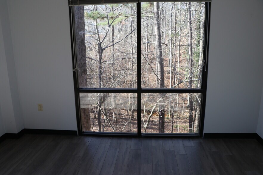 More Photos Of 320 Research Dr, Athens Loft Creative Space For Lease