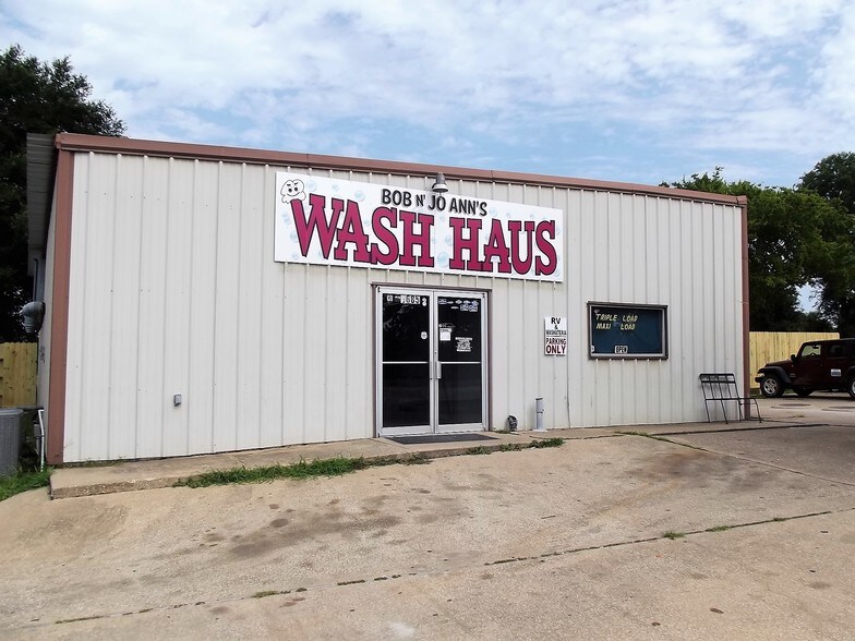 Primary Photo Of 3685 Highway 19, Huntsville Storefront Retail Residential For Sale