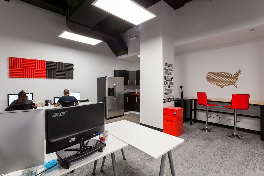 More Photos Of 55 Monument Cir, Indianapolis Office For Lease