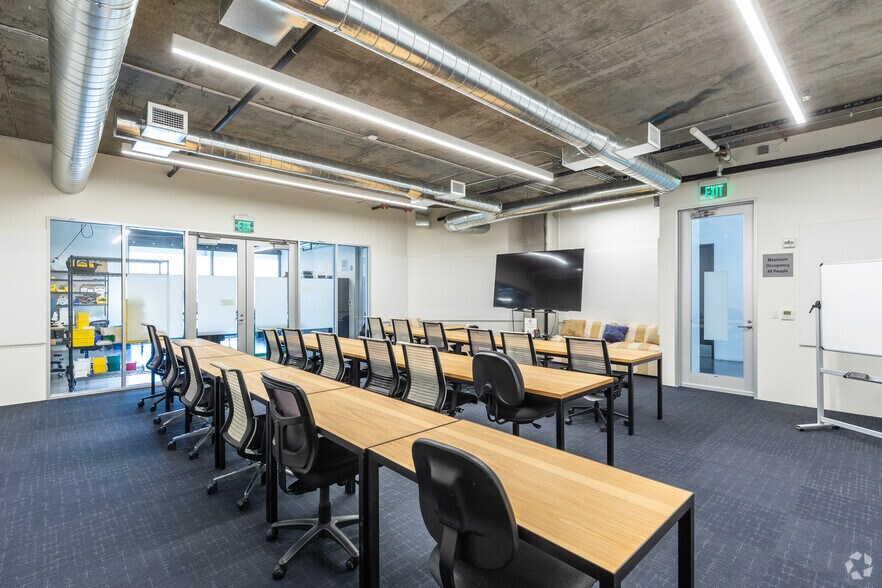 More Photos Of 150 Hooper St, San Francisco Light Manufacturing For Lease