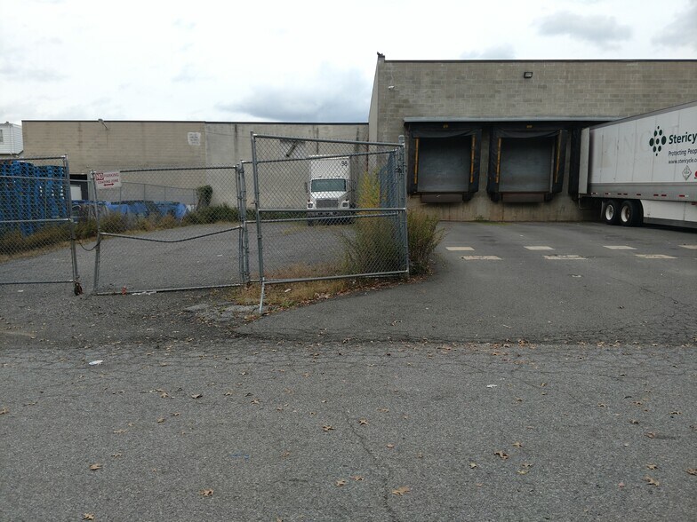 More Photos Of 33 Baron Blvd, Staten Island Warehouse For Lease