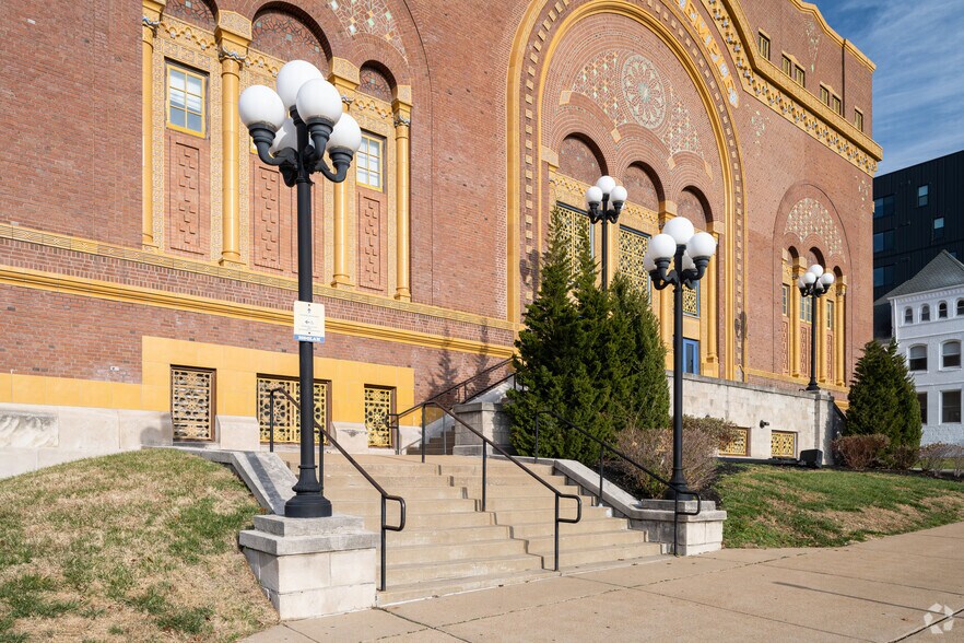 More Photos Of 3821 Lindell Blvd, Saint Louis Apartments For Lease