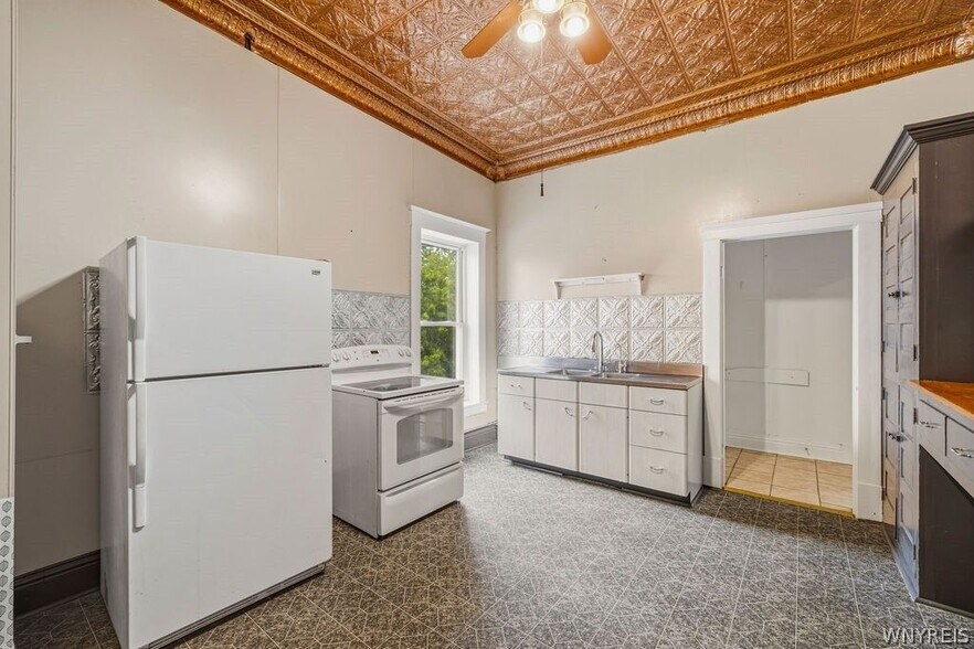 More Photos Of 259 Young St, Wilson Storefront Retail Residential For Sale