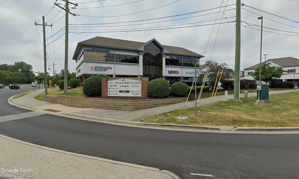 Primary Photo Of 10110-10158 Brooks School Rd, Fishers Restaurant For Lease