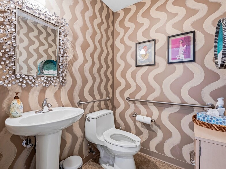 More Photos Of 2 Herman Avenue Ext, Asheville Office For Sale