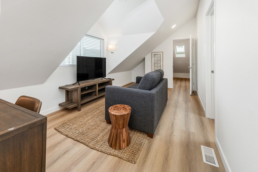 More Photos Of 813 Isthmus Ct, San Diego Apartments For Sale