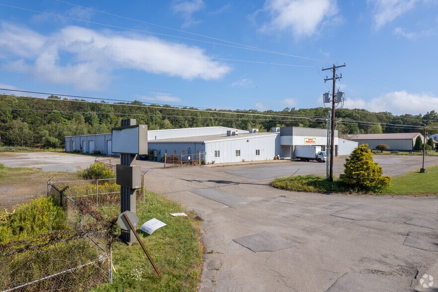 More Photos Of 166 Foster Ave, Freeland Warehouse For Lease