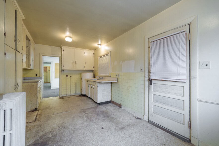 More Photos Of 217 E Williamsburg Rd, Sandston Office For Sale