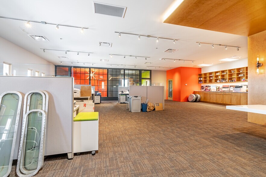 More Photos Of 27556 I 25 East Frontage Rd, Santa Fe Light Distribution For Sale