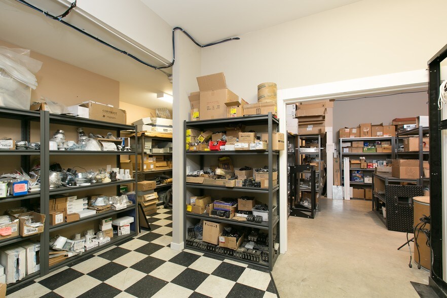 More Photos Of 3304 Appaloosa Rd, Kelowna Warehouse For Sale