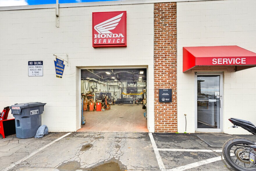 More Photos Of 2350 Dairy Rd, Lancaster Auto Dealership For Lease