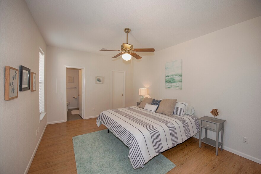 More Photos Of 3821 Nasa Pky, El Lago Lodge Meeting Hall For Sale