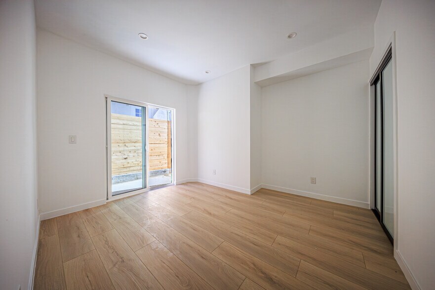 More Photos Of 1954-1958 Purdue Ave, Los Angeles Apartments For Sale