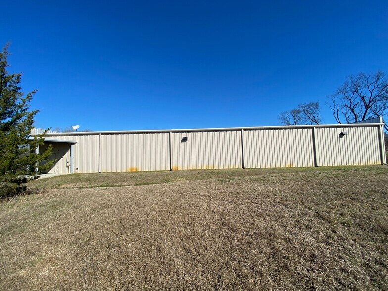 More Photos Of 511 W Monroe Ave, Okolona Freestanding For Lease