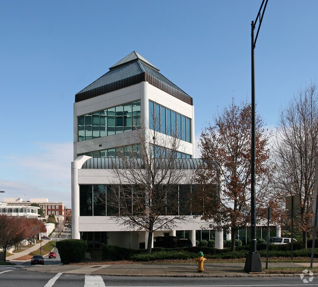 More Photos Of 250 W First St, Winston-Salem Loft Creative Space For Lease