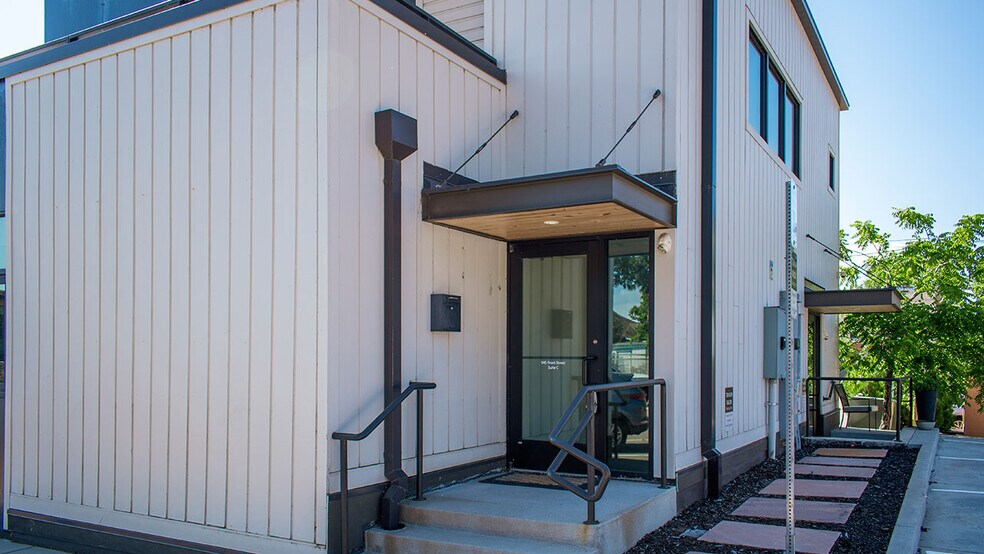 More Photos Of 945 Front St, Louisville Freestanding For Lease