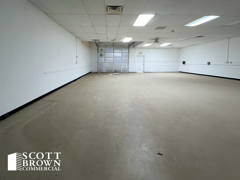 More Photos Of 10420 Plano Rd, Dallas Flex For Lease