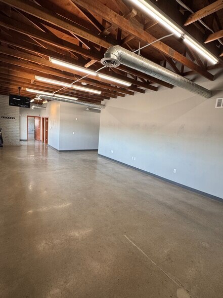 More Photos Of 12911 Us-71 Hwy, Grandview Freestanding For Lease