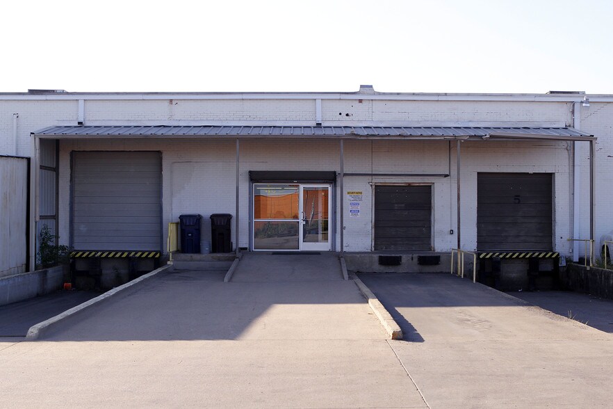 More Photos Of 8505 Chancellor Row, Dallas Industrial For Lease