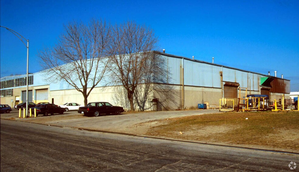 More Photos Of 136 W Commercial Ave, Addison Manufacturing For Sale