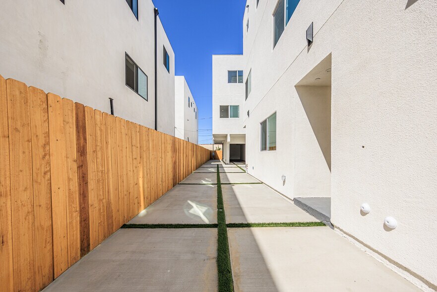 More Photos Of 2847 S Victoria Ave, Los Angeles Multifamily For Sale