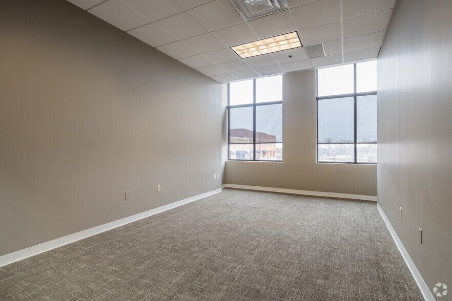 More Photos Of 16721-16765 Main St, Wildwood General Retail For Sale