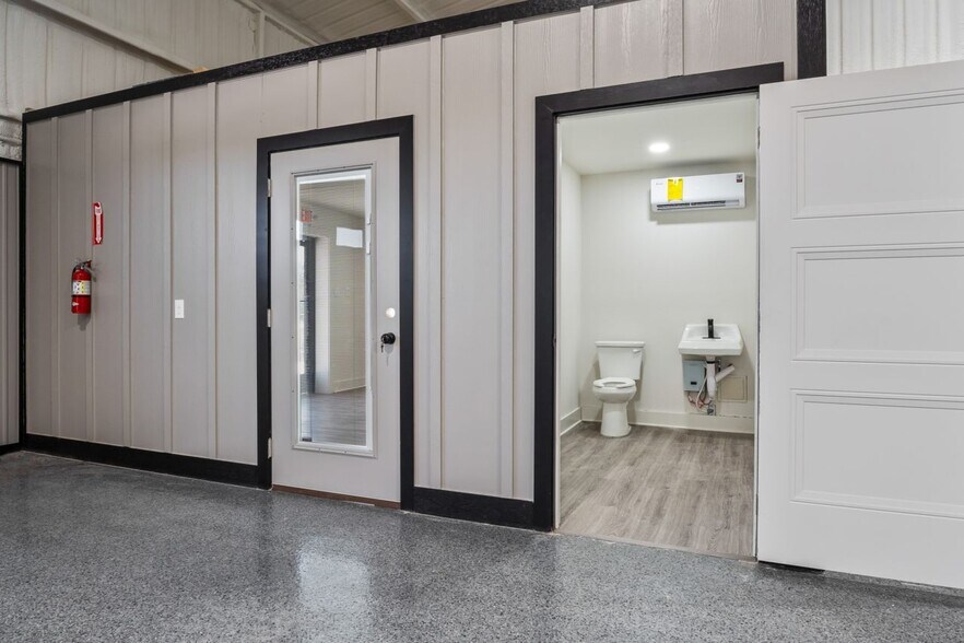 More Photos Of 2036 Seaborn Road Building 3 Suite A, Ponder Warehouse For Lease