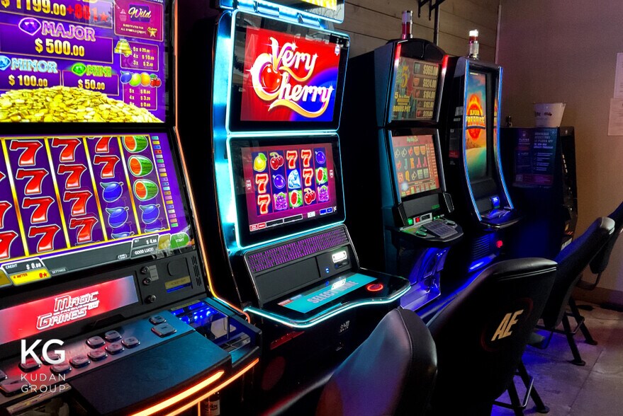 More Photos Of 120 W Green, Bensenville General Retail For Sale