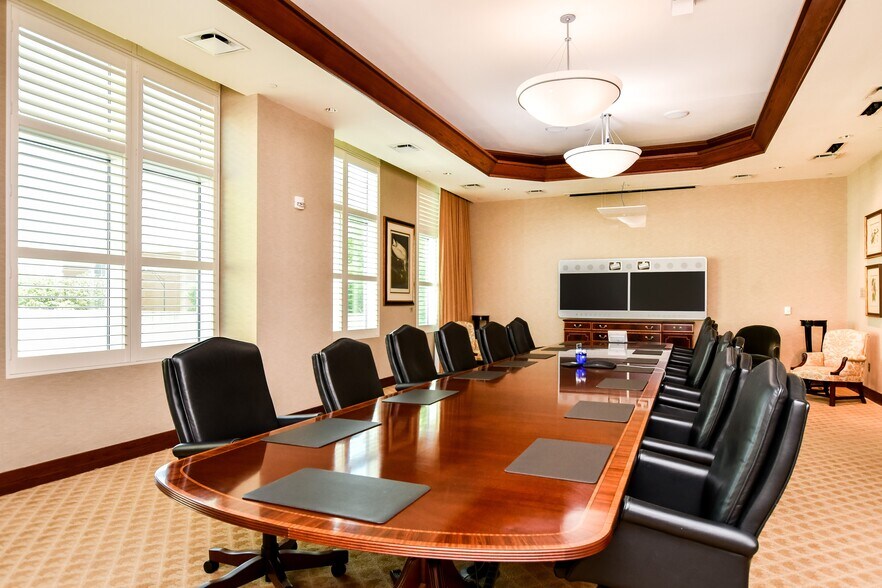 More Photos Of 306 E North St, Greenville Office For Lease