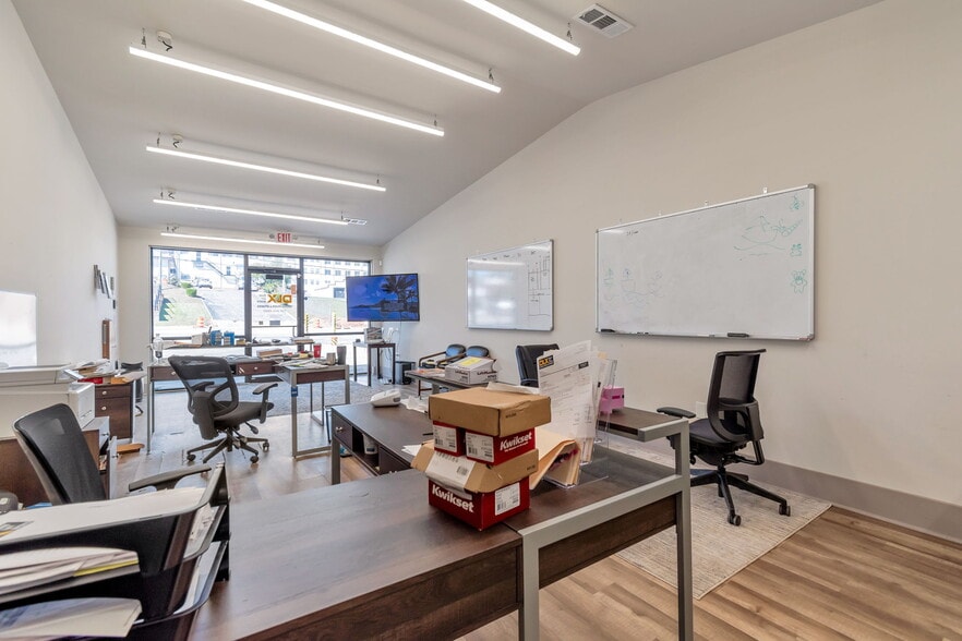 More Photos Of 179 E Moreno St, Buford General Retail For Sale