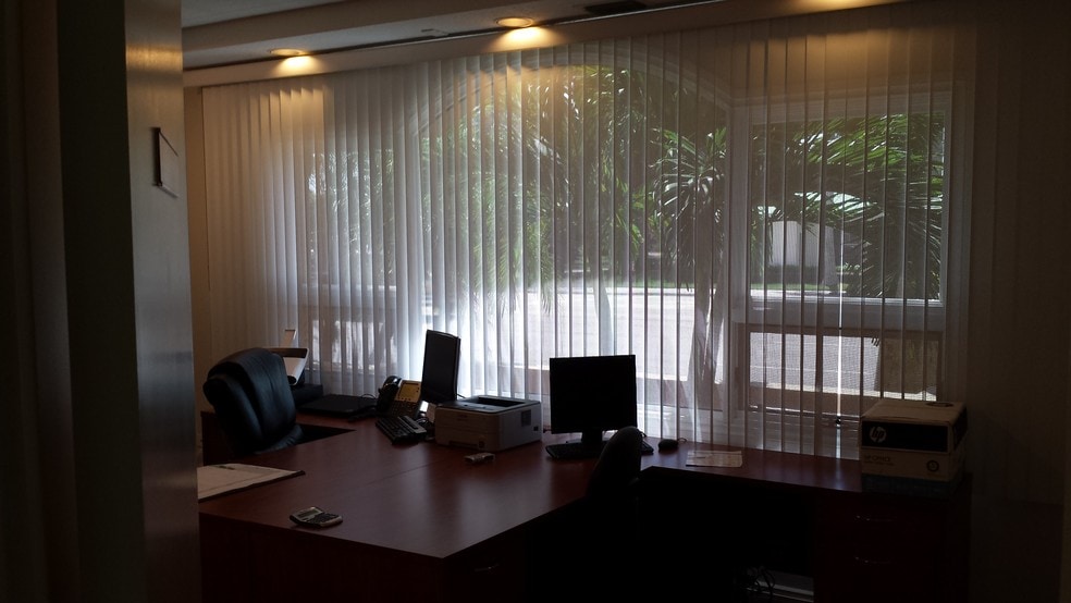 More Photos Of 461-481 E Hillsboro Blvd, Deerfield Beach Office For Lease
