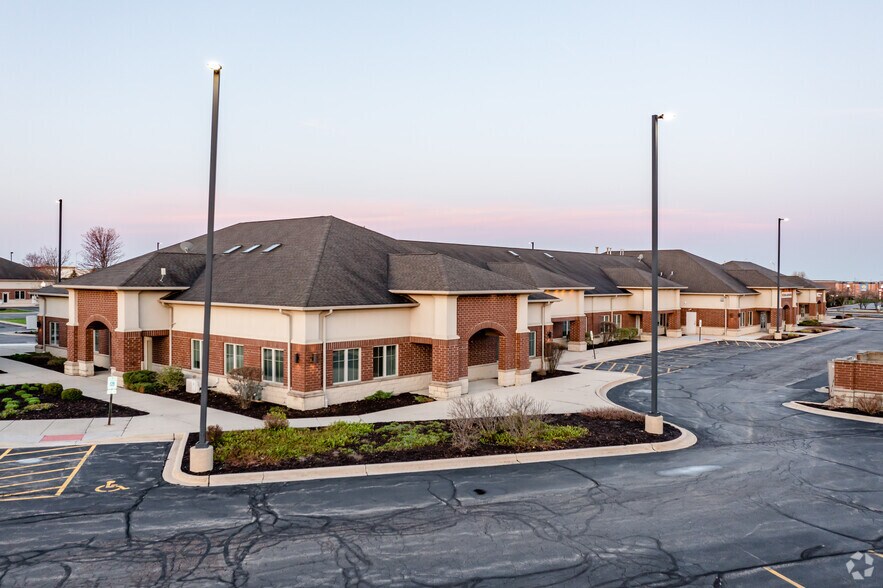 Primary Photo Of 1446 Merchant Dr, Algonquin Medical For Sale