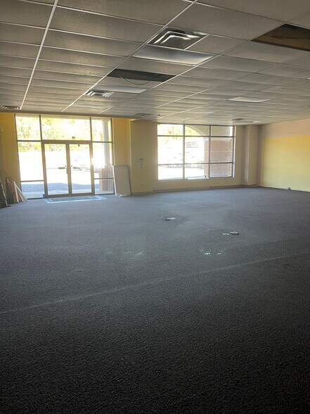 More Photos Of 25255 Highway 5, Lonsdale Unknown For Lease