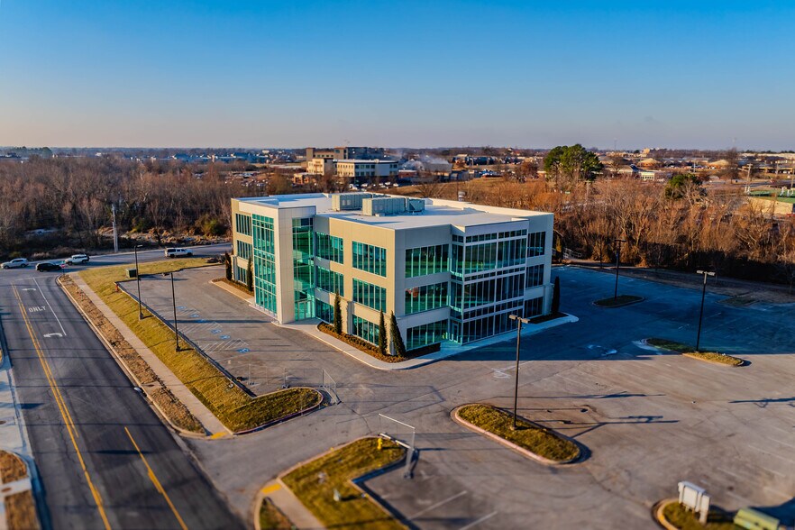 More Photos Of 2700 SE S St, Bentonville Office For Lease