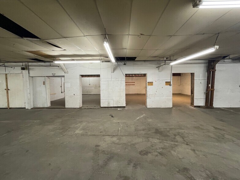 More Photos Of 105 N 9th Ave, Evansville Warehouse For Sale