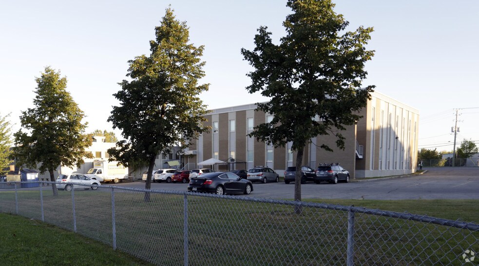 More Photos Of 75 Rue Grignon, St-Eustache Office For Sale