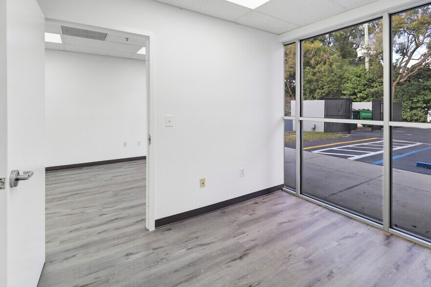 More Photos Of 955 NW 159th Dr, Miami Warehouse For Lease