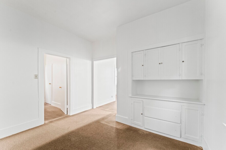 More Photos Of 811 W Grand Ave, Oakland Apartments For Sale